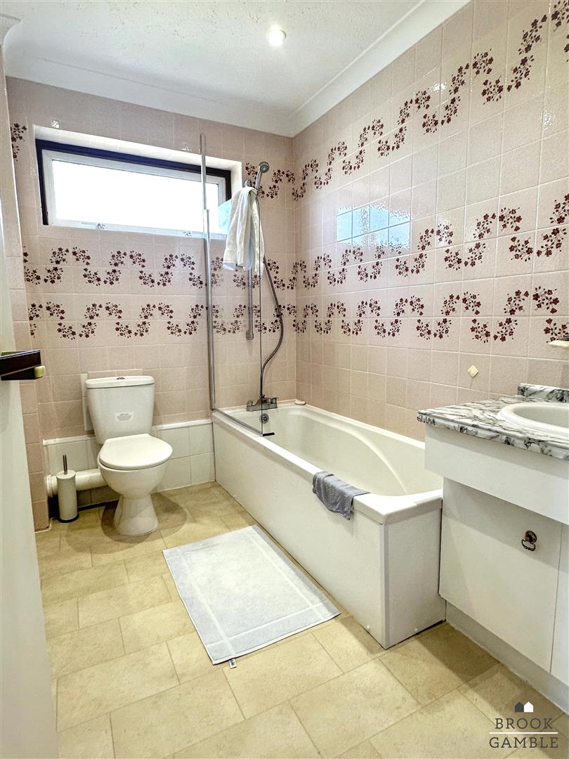 3 Bedroom House. Old Mansion Close in Eastbourne, East Sussex 12